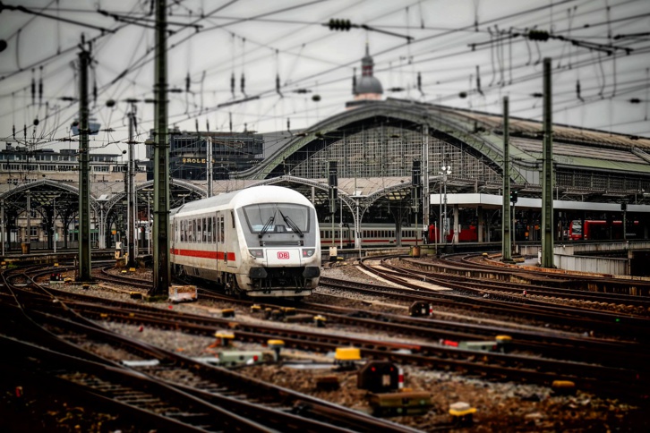 Transports, en France le train est cher, l’avion et l’autocar moins