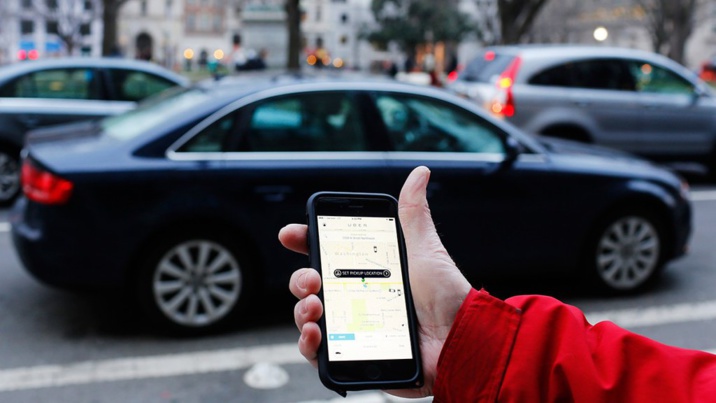 Le conflit qui oppose taxis contre Uber ou la fin du mythe de l'ubérisation heureuse Le conflit qui oppose taxis contre Uber ou la fin du mythe de l'ubérisation heureuse