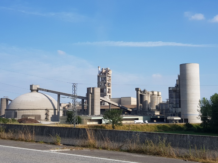 Lafarge : Le cimentier signe une gestion de crise désastreuse face aux "13 millions d’euros" prétendument versés à Daesh Lafarge : Le cimentier signe une gestion de crise désastreuse face aux "13 millions d’euros" prétendument versés à Daesh