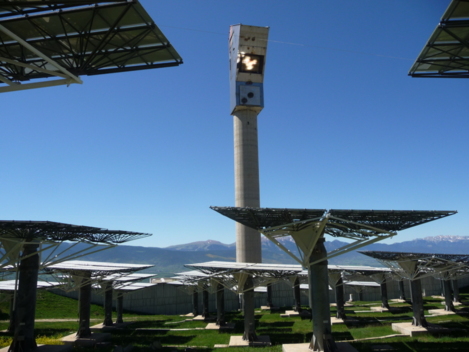 La centrale solaire Themis, dont CNIM a conçu et réalisé la chaudière, considérée comme une référence en ce domaine (source: Wikipedia / Themis) La centrale solaire Themis, dont CNIM a conçu et réalisé la chaudière, considérée comme une référence en ce domaine (source: Wikipedia / Themis)