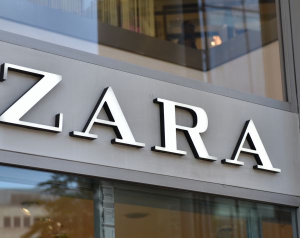 Zara change de camp Zara change de camp