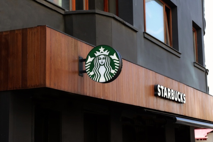Nouveau PDG pour Starbucks, son action monte en flèche Nouveau PDG pour Starbucks, son action monte en flèche
