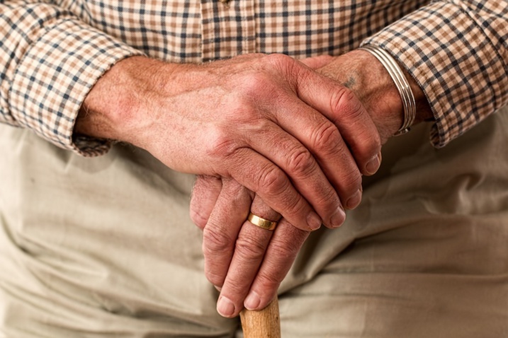 Deux millions de seniors vivent en dessous du seuil de pauvreté en France Deux millions de seniors vivent en dessous du seuil de pauvreté en France