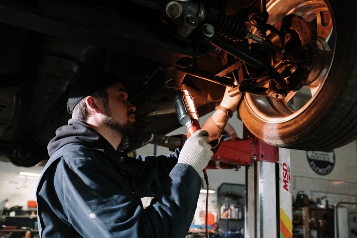 Stellantis ferme Douvrin : efficacité stratégique, tension sociale
