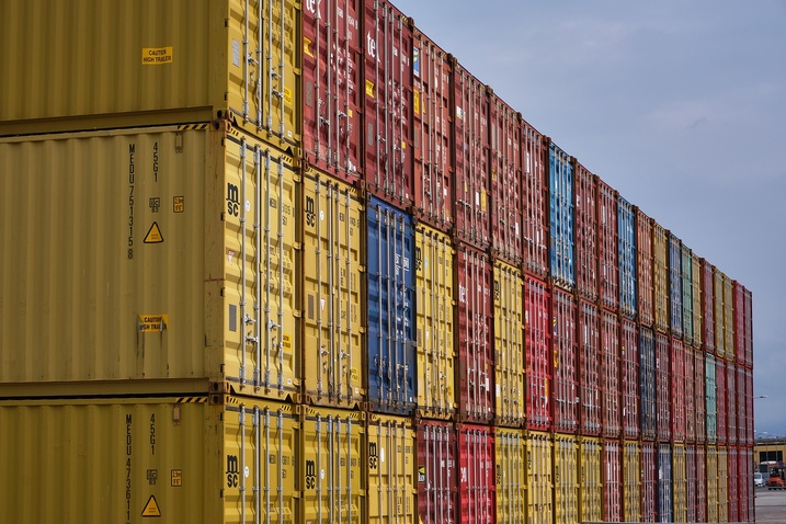 Commerce international : l’OMC anticipe un rebond en 2025 avant un net ralentissement en 2026