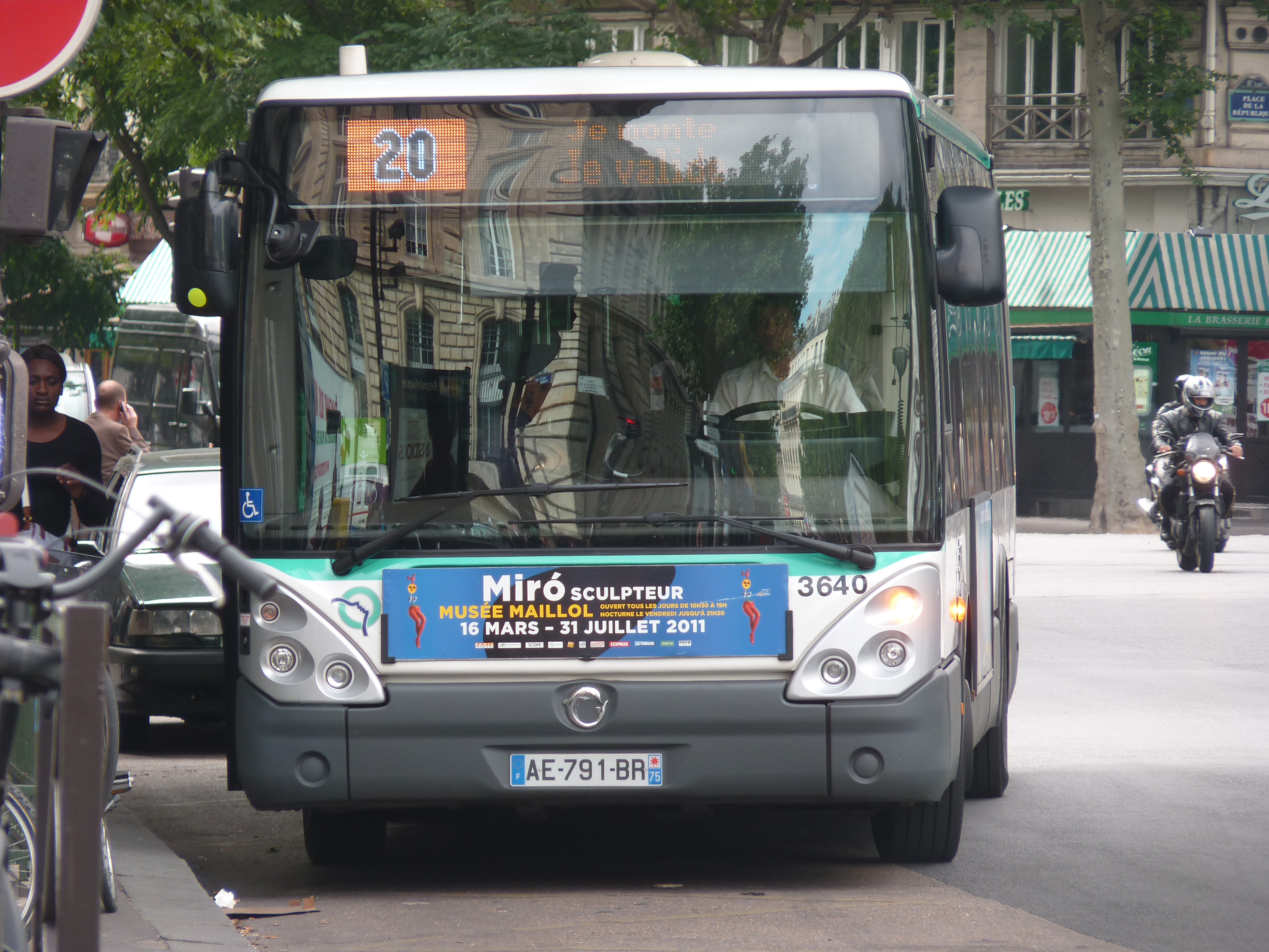 IvecoBus (anciennement Iris Bus), qui fournit déjà une partie des bus de la RATP, sera vraisemblablement associée de près à la transformation future du parc (licence Creative Commons)