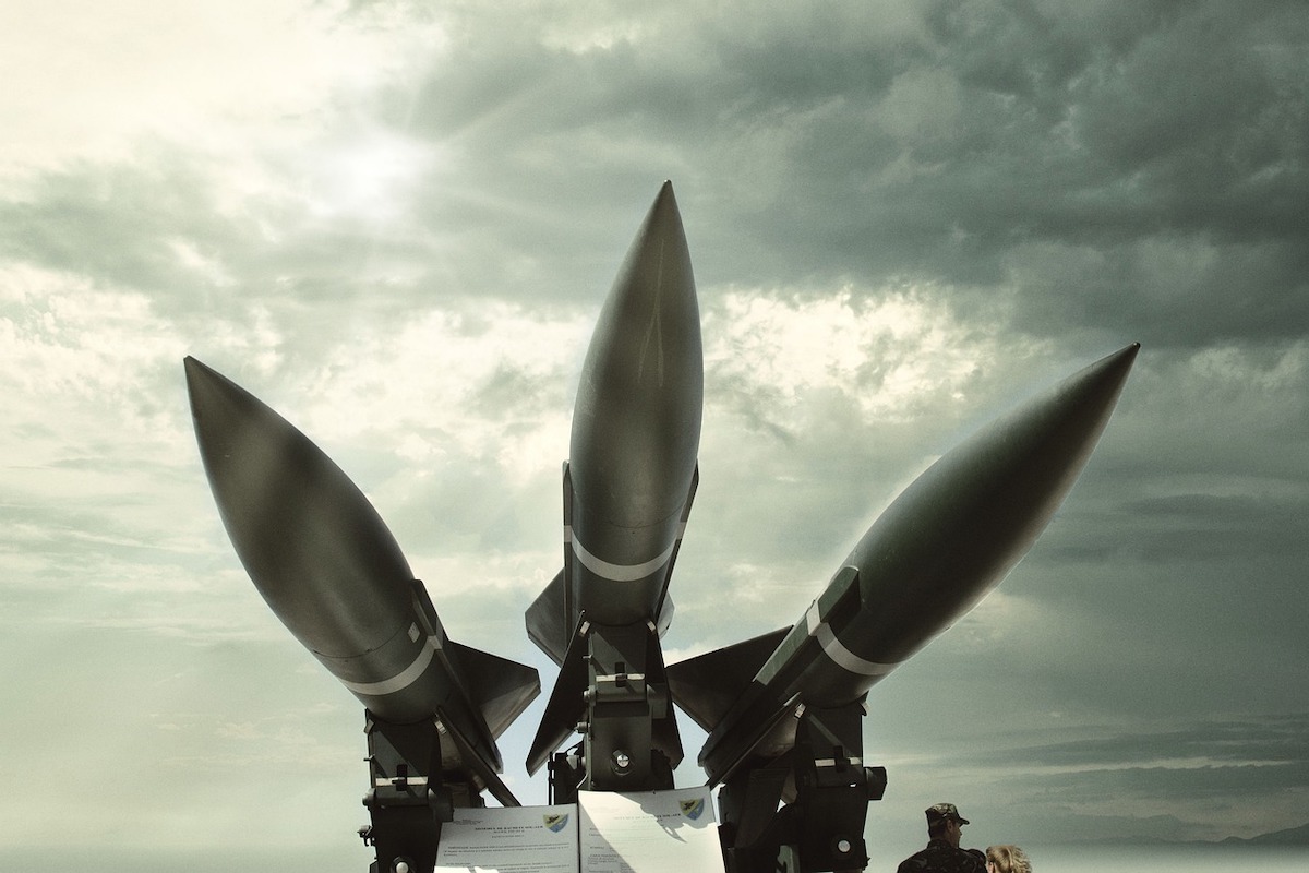 Défense : l'industrie mobilisée dans la production d'armement ?