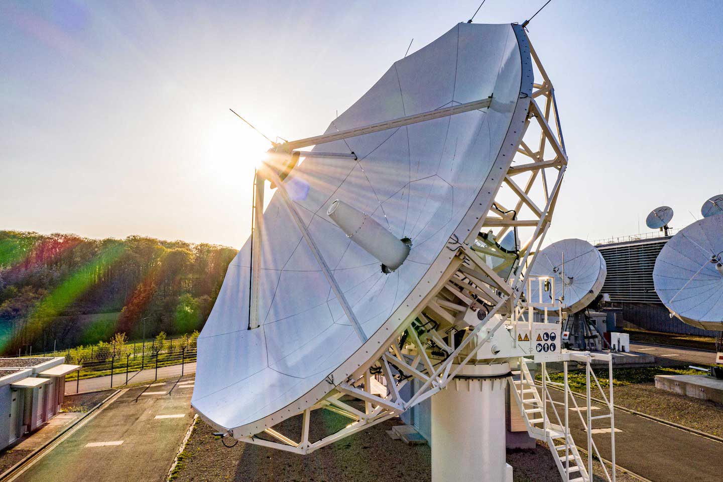 SES et Intelsat ensemble pour la tête de l'Internet spatial