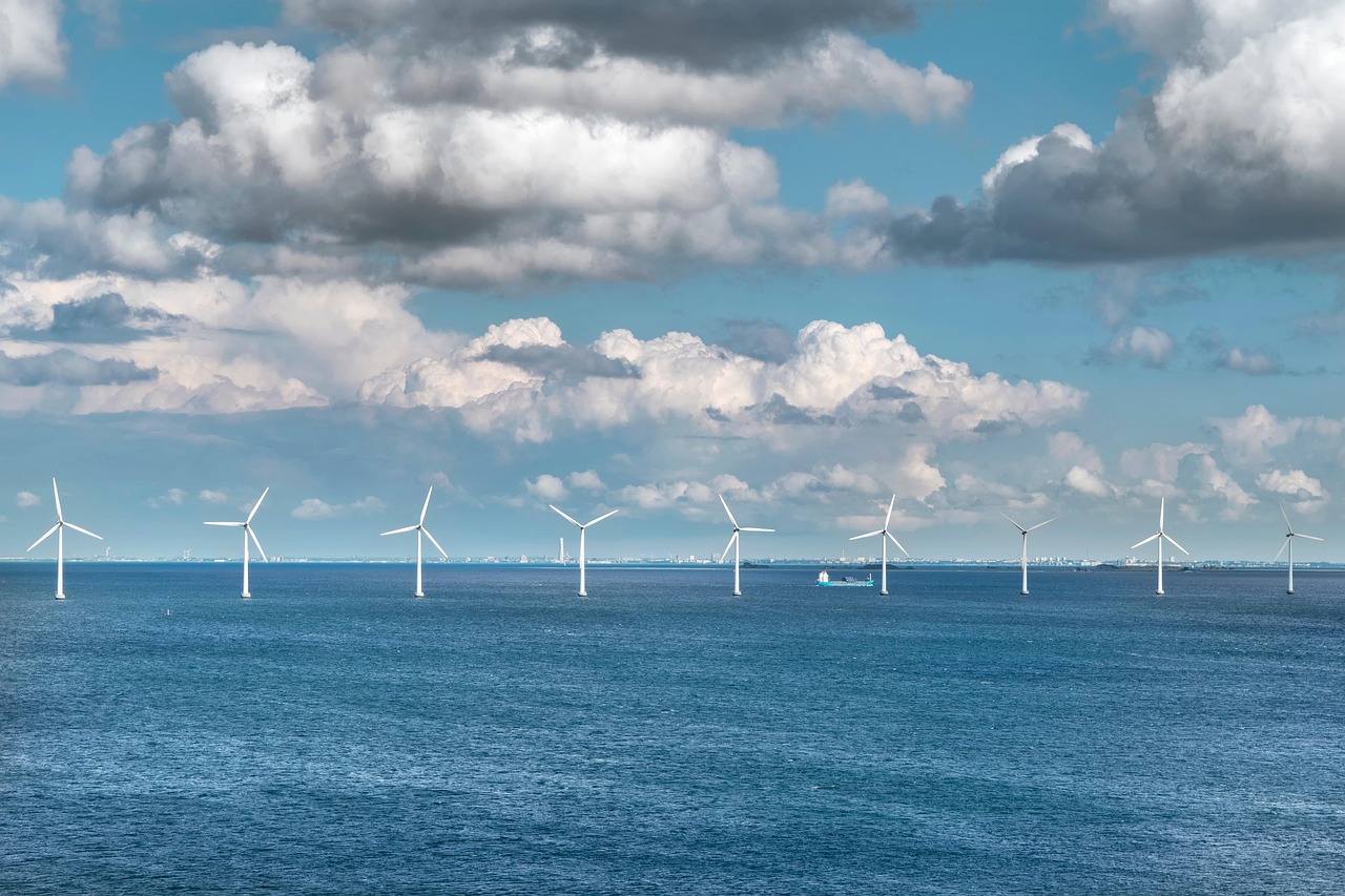 Produire à perte ? L’État débranche les éoliennes offshore