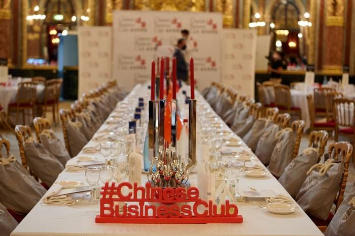 Chinese Business Club : au tour de Cyril Hanouna de passer à table