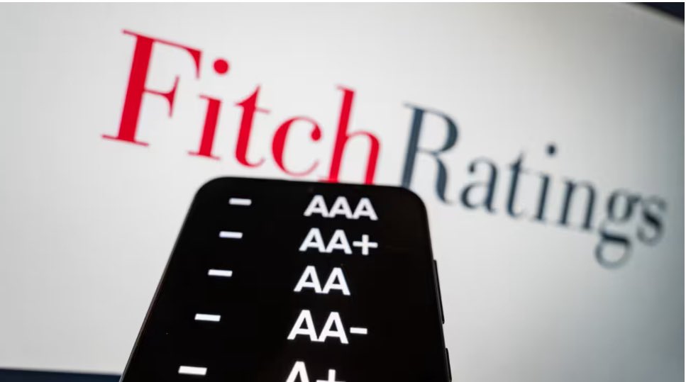Note souveraine de la France : Fitch rétrograde à A+, quels impacts pour les investisseurs ?