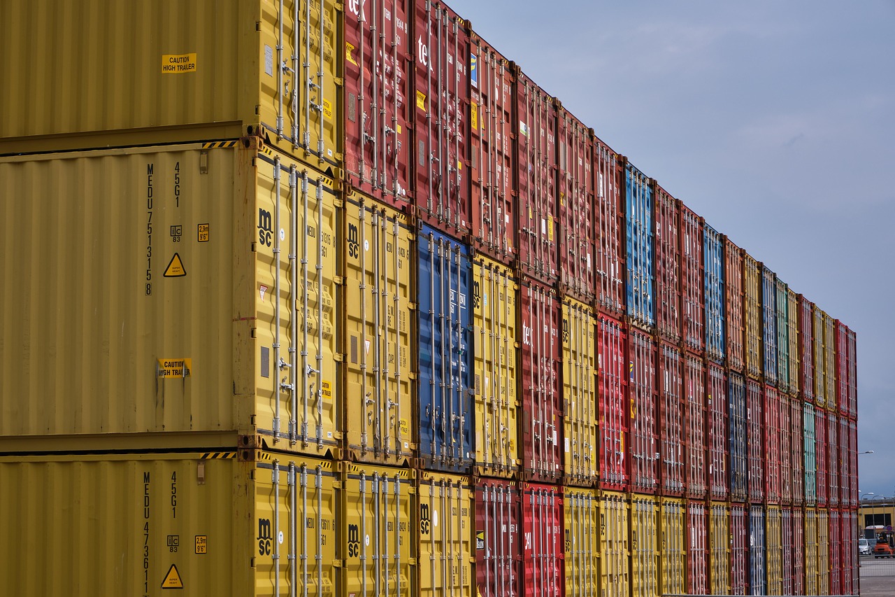 Commerce international : l’OMC anticipe un rebond en 2025 avant un net ralentissement en 2026