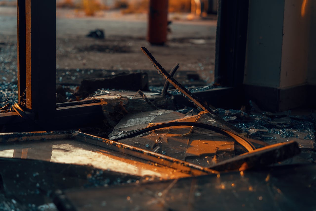 Émeutes : l’État renonce à la surprime, mais le risque économique reste entier