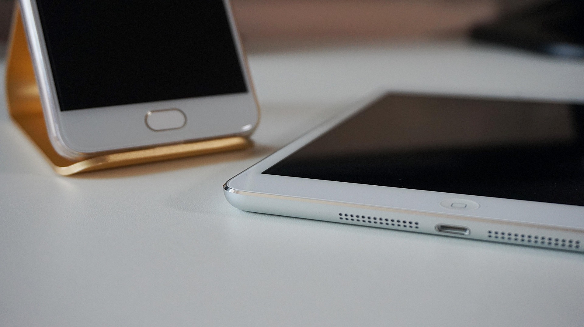 SFR devant la justice pour ses forfaits RED à prix bloqué