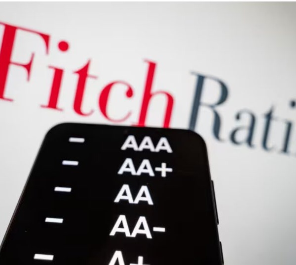 Note souveraine de la France : Fitch rétrograde à A+, quels impacts pour les investisseurs ?