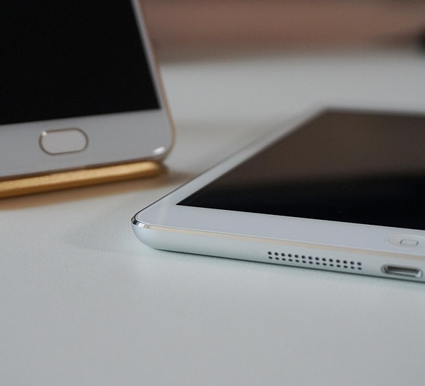 SFR devant la justice pour ses forfaits RED à prix bloqué