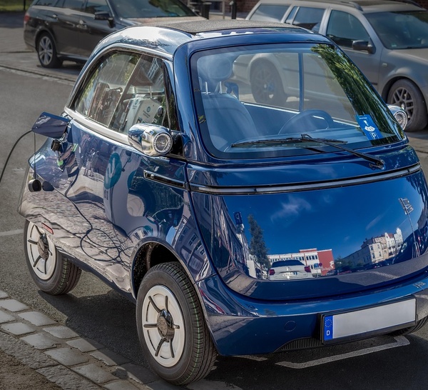 Automobile : les modèles électriques en forte hausse, les thermiques reculent toujours début 2026