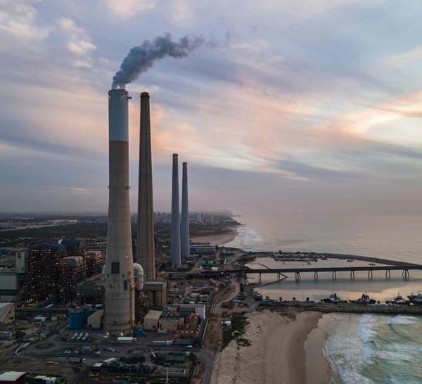 Industries : Emmanuel Macron annonce la levée de blocages de 150 chantiers industriels