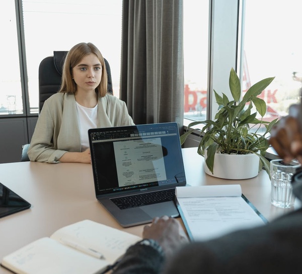 Le chômage baisse.... en apparence